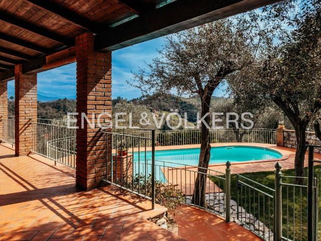Villa in vendita a Vezzano Ligure SP