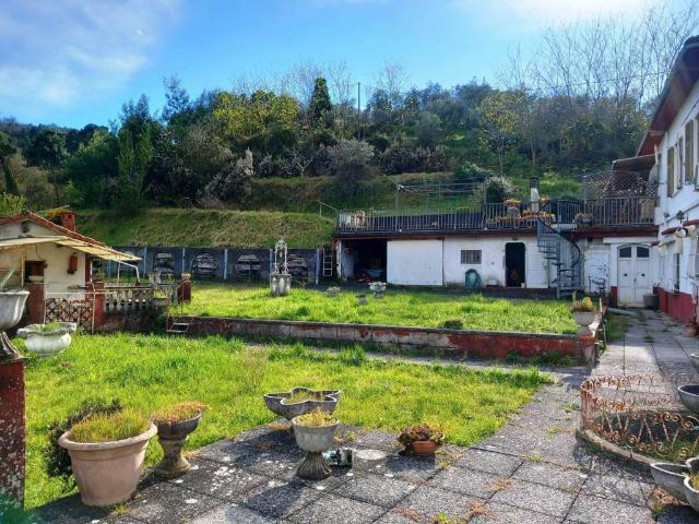 Villa in vendita a Vezzano Ligure SP