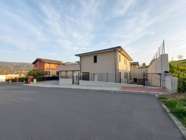 Villa in vendita a Vezzano sul Crostolo RE