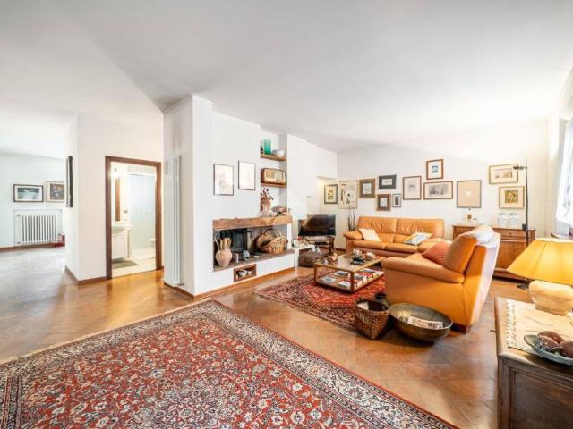 Villa in vendita a Vezzano sul Crostolo RE