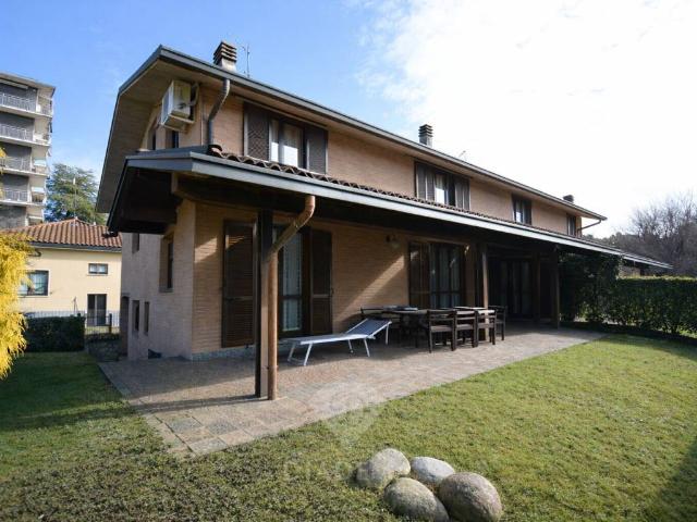 Villa in vendita a Vedano Olona VA