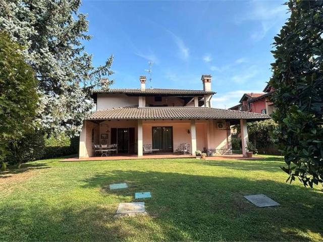 Villa in vendita a Vedano Olona VA