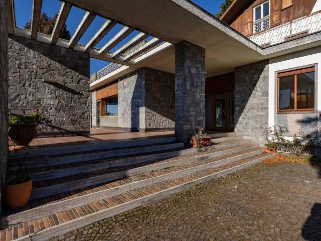 Villa in vendita a Vedano Olona VA