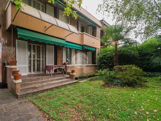Villa in vendita a Vedano al Lambro MB