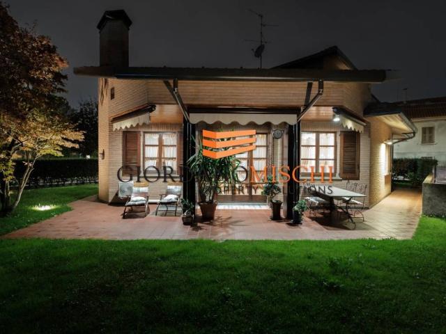 Villa in vendita a Vedano al Lambro MB
