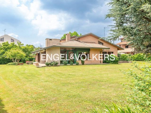 Villa in vendita a Vedano al Lambro MB