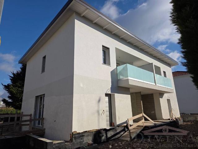 Villa in vendita a Vedano al Lambro MB