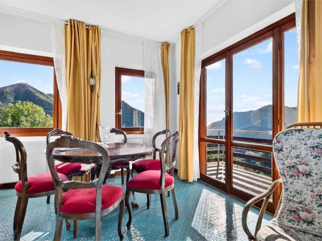 Villa in vendita a Veleso CO
