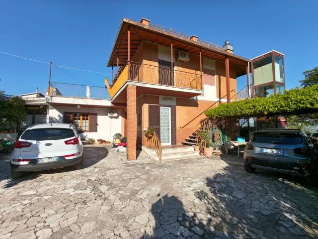 Villa in vendita a Velletri RM