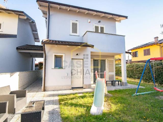 Villa in vendita a Vellezzo Bellini PV