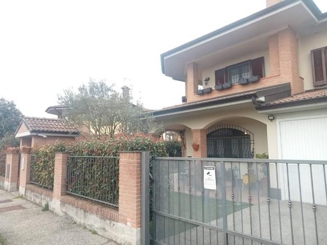 Villa in vendita a Vellezzo Bellini PV