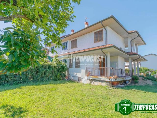 Villa in vendita a Vellezzo Bellini PV