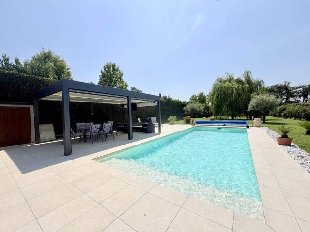 Villa in vendita a Vellezzo Bellini PV