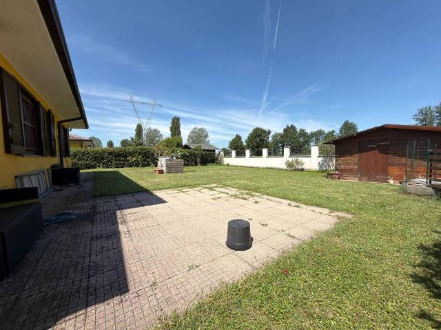 Villa in vendita a Vellezzo Bellini PV