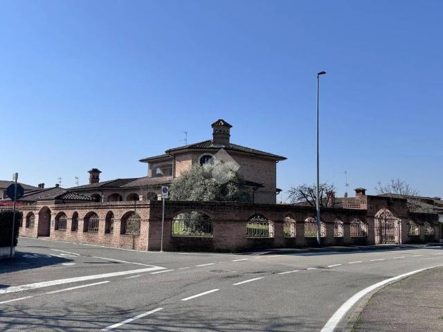 Villa in vendita a Vellezzo Bellini PV