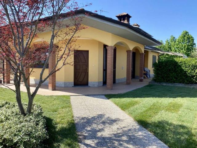 Villa in vendita a Vellezzo Bellini PV