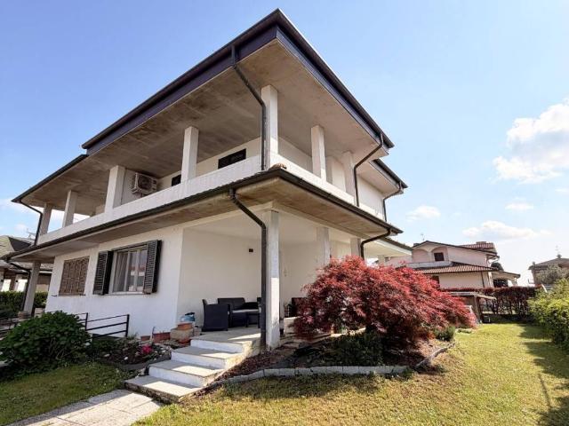 Villa in vendita a Vellezzo Bellini PV