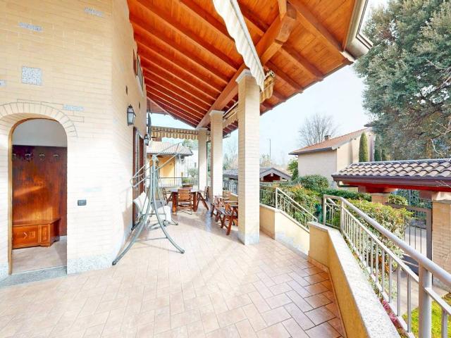 Villa in vendita a Venegono Inferiore VA