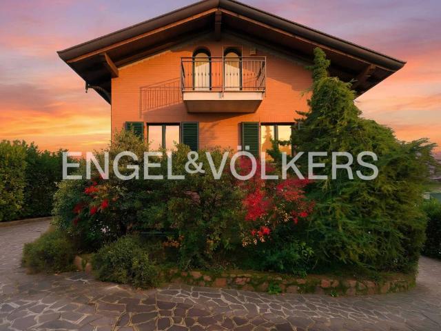 Villa in vendita a Venegono Inferiore VA
