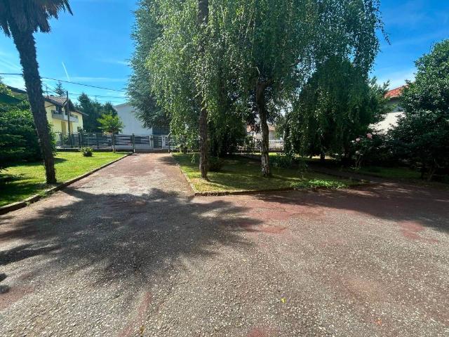 Villa in vendita a Venegono Superiore VA