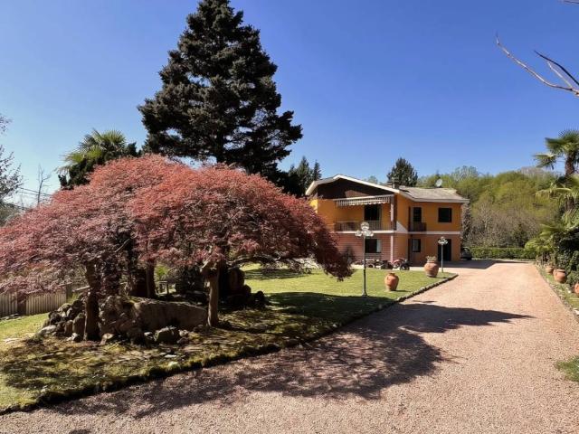 Villa in vendita a Venegono Superiore VA