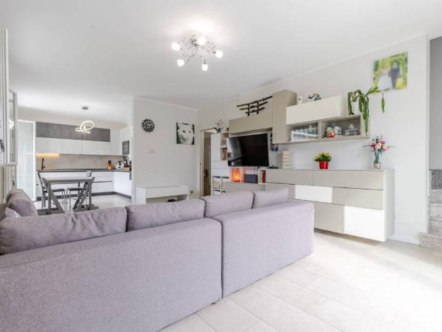 Villa in vendita a Venegono Superiore VA