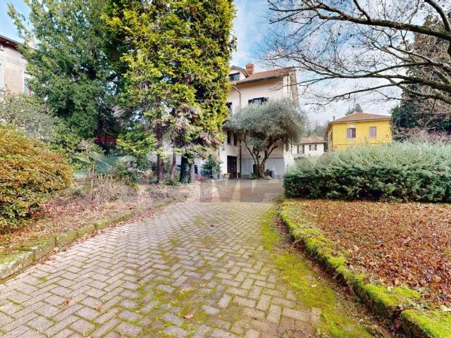 Villa in vendita a Venegono Superiore VA