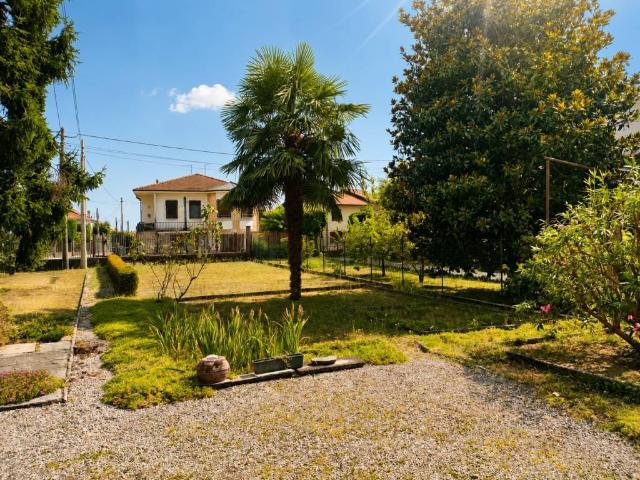 Villa in vendita a Venegono Superiore VA
