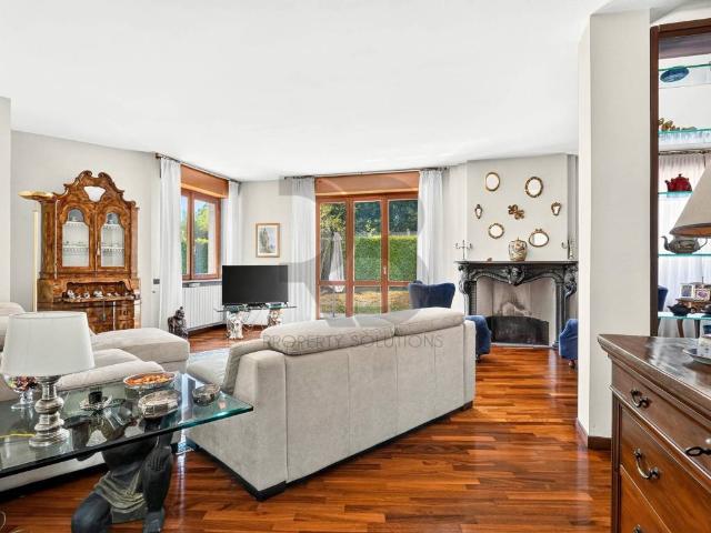 Villa in vendita a Venegono Superiore VA