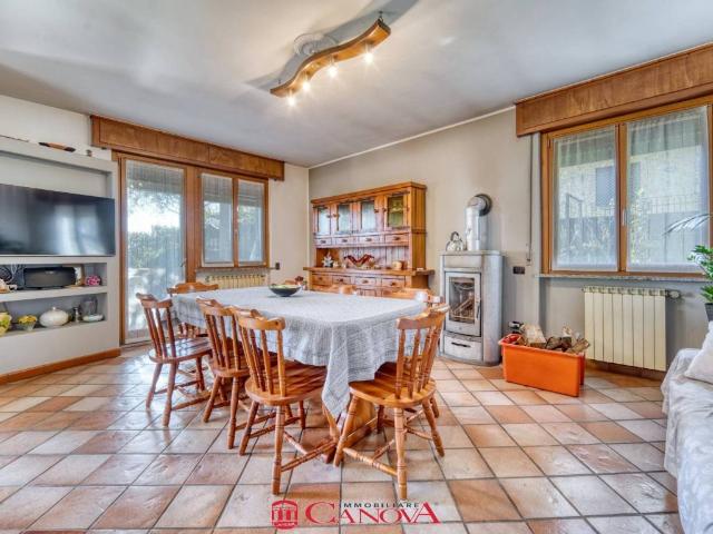 Villa in vendita a Veniano CO