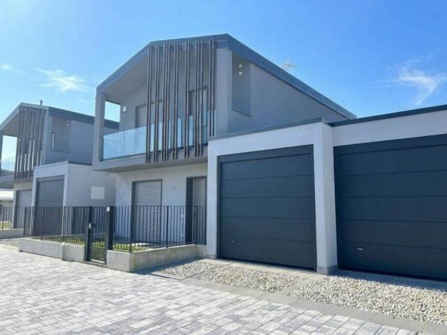 Villa in vendita a Veniano CO