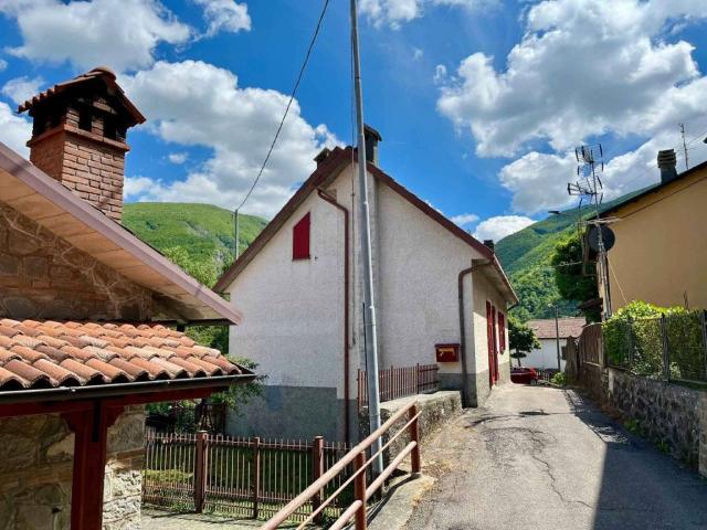 Villa in vendita a Ventasso RE