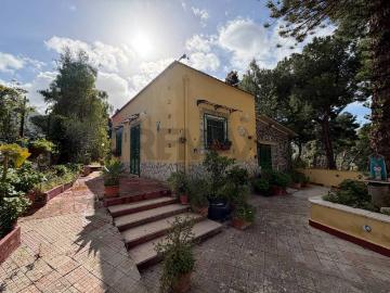 Villa in vendita a Ventimiglia di Sicilia PA