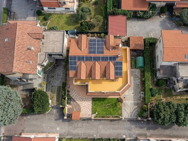 Villa in vendita a Verano Brianza MB