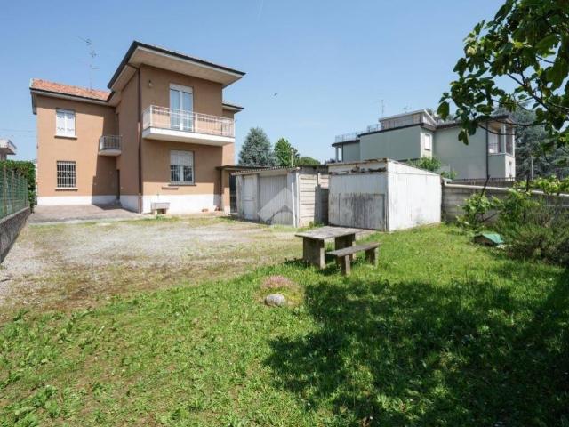 Villa in vendita a Verano Brianza MB
