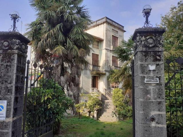Villa in vendita a Verbania VB
