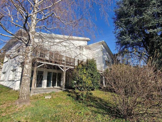 Villa in vendita a Vergiate VA
