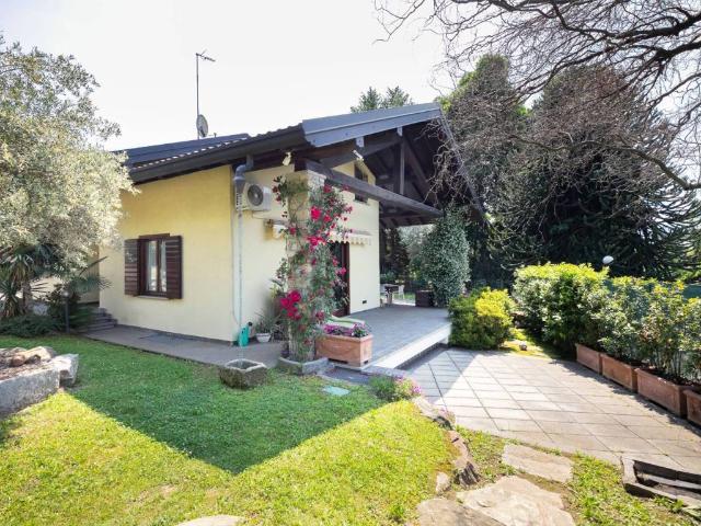 Villa in vendita a Vergiate VA