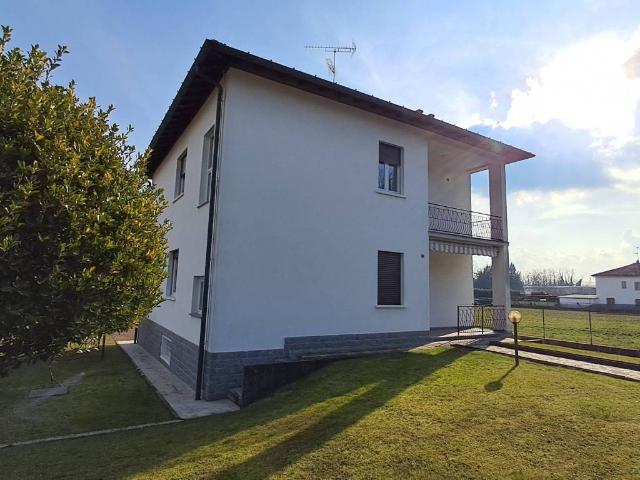 Villa in vendita a Vergiate VA