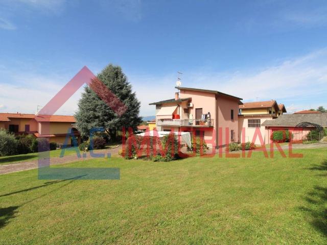 Villa in vendita a Vergiate VA