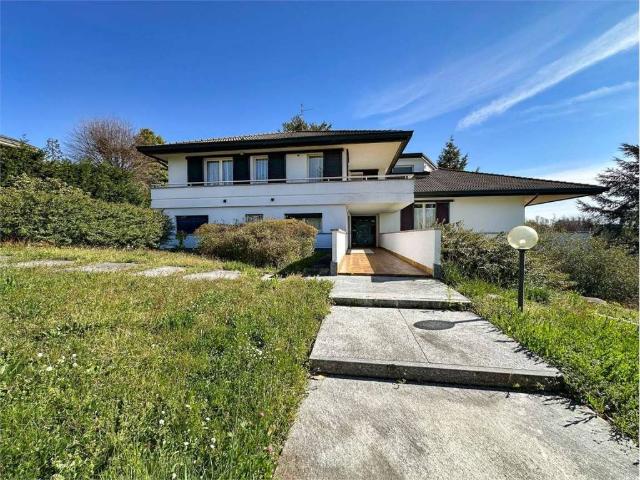 Villa in vendita a Vergiate VA