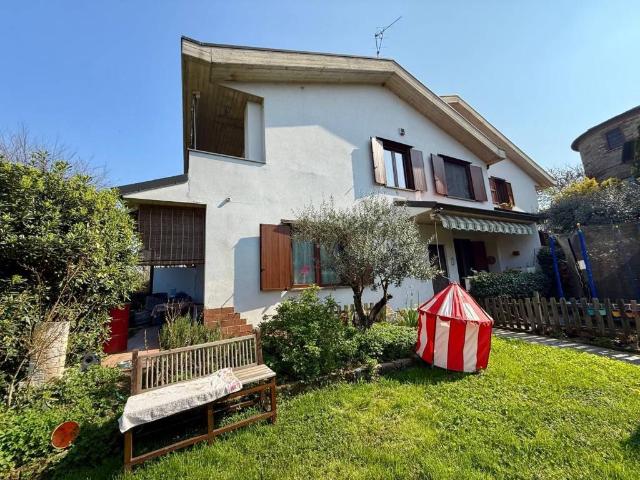 Villa in vendita a Verderio LC