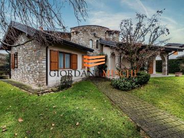 Villa in vendita a Verderio LC