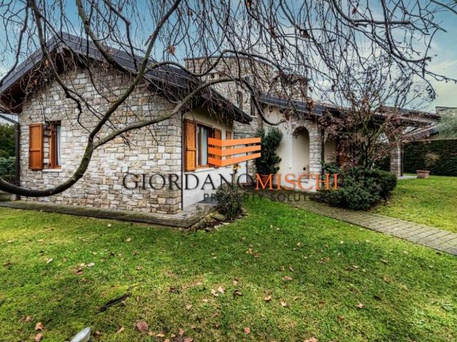 Villa in vendita a Verderio LC