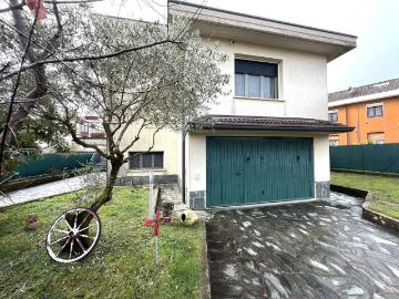 Villa in vendita a Verderio LC
