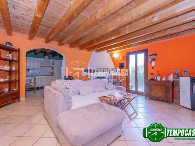 Villa in vendita a Vernate MI