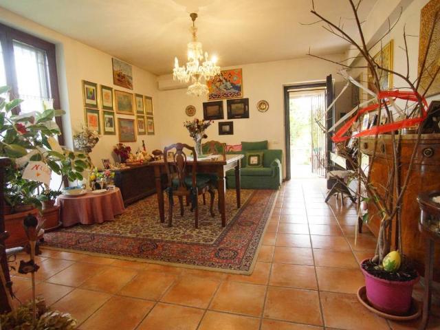 Villa in vendita a Vernate MI