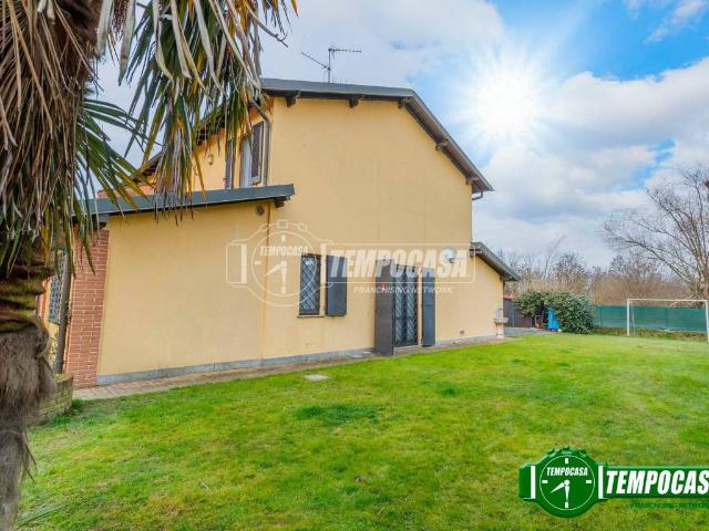 Villa in vendita a Vernate MI