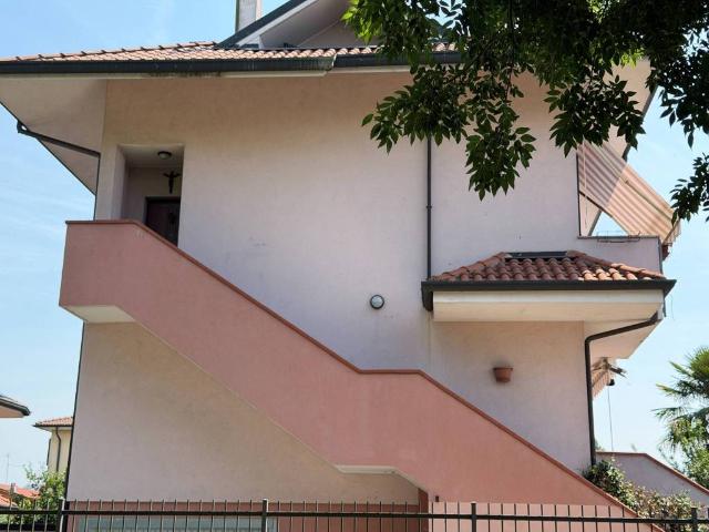 Villa in vendita a Vernate MI