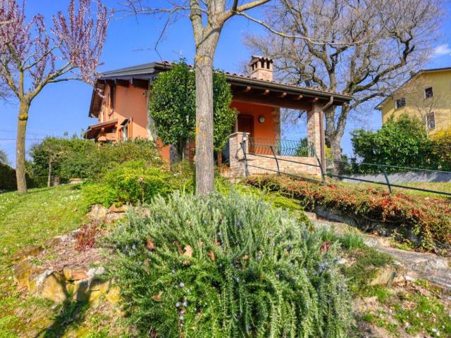 Villa in vendita a Vernasca PC